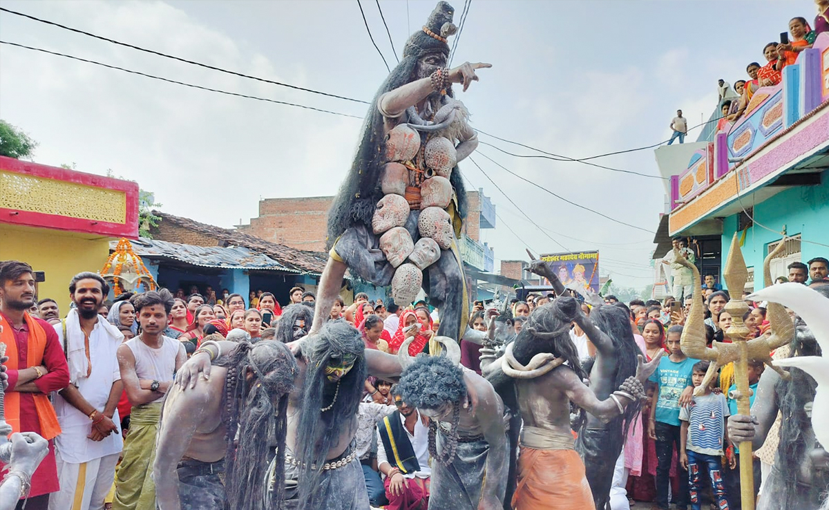 बांसवाड़ा में श्रावण मास का अंतिम सोमवार आज, भोले की शोभायात्रा में आई भूतों की टोली
