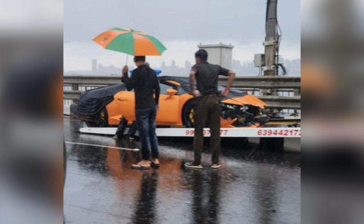 Lamborghini Hits Railings On Mumbai Bridge, Ex MLA's Son Behind Wheel