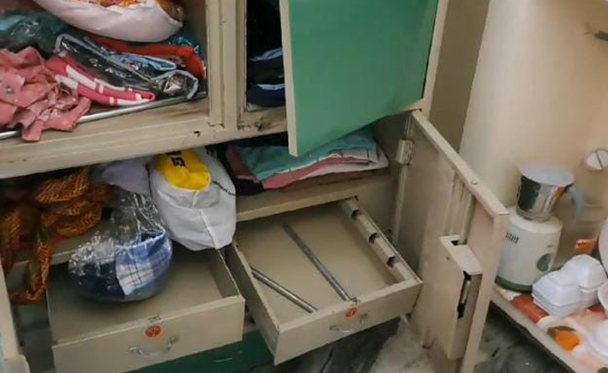 सूने मकान में घुसे चोर, लाखों की नकदी और जेवर लेकर हो गए फरार