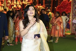 "Srivalli," Called Paps To Rashmika Mandanna At Ambanis' Ganesh Chaturthi "Srivalli," Called Paps To Rashmika Mandanna At Ambanis' Ganesh Chaturthi