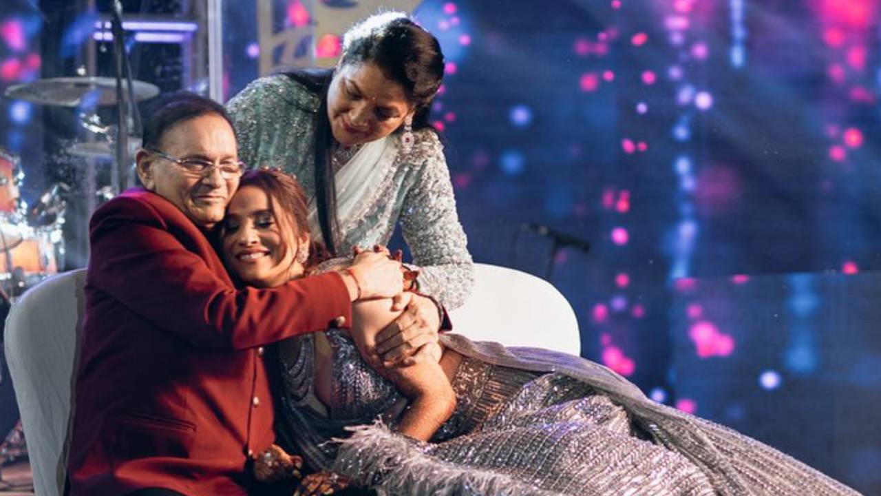 पिता को याद कर इमोशनल हुईं अंकिता, शेयर की खूबसूरत तस्वीर