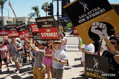 After 5 Months, Hollywood Writers Body Agrees To End Strike After 5 Months, Hollywood Writers Body Agrees To End Strike