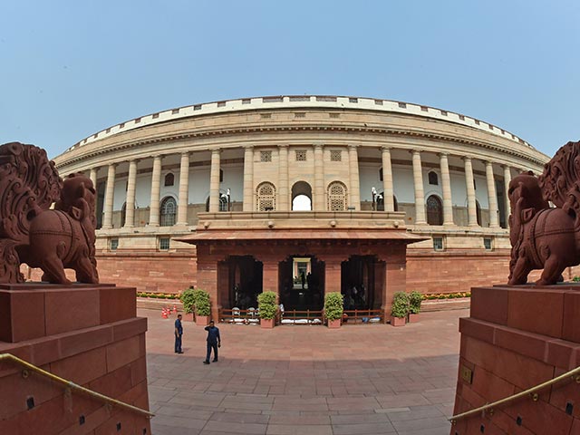 केंद्र ने बुलाया विशेष सत्र, विपक्ष ने टाइमिंग को लेकर उठाया सवाल, कयासों का दौर शुरू