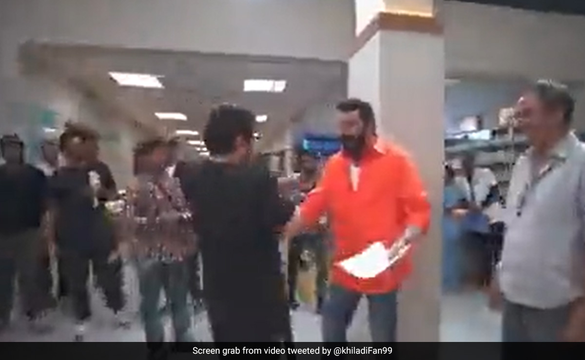 Viral: Sanjay Dutt, Arshad Warsi Dressed As Munna Bhai And Circuit Spotted With Director Rajkumar Hirani