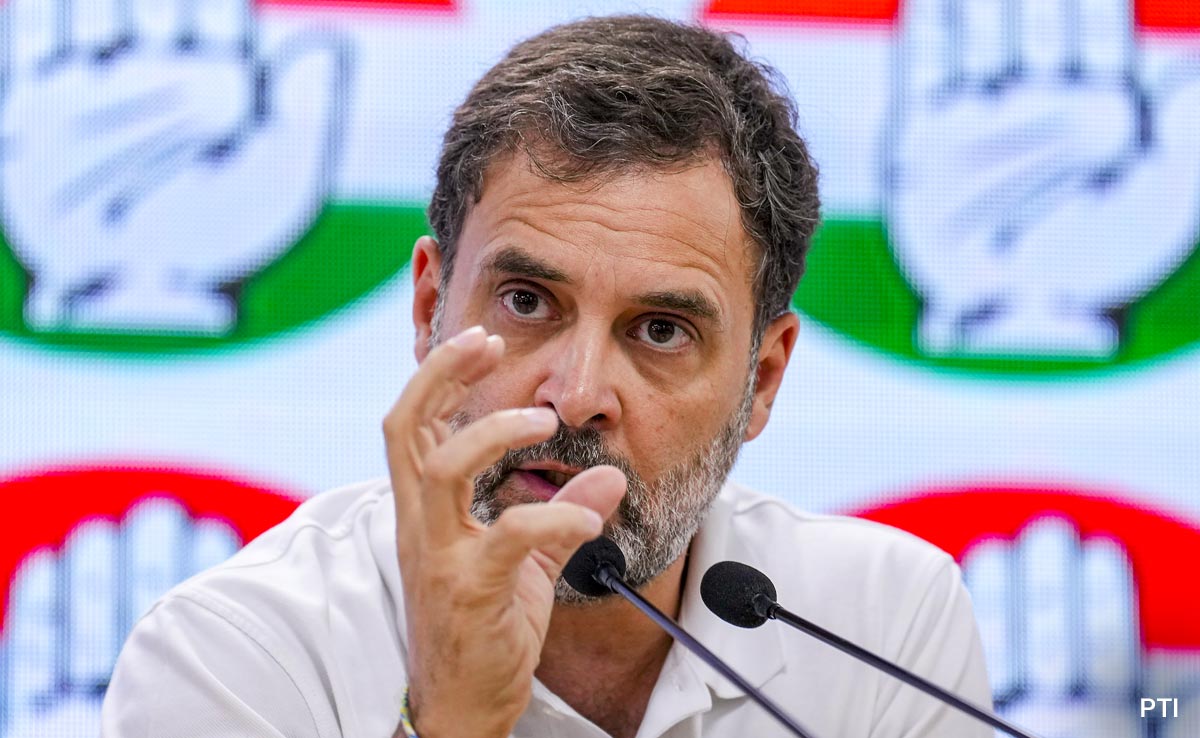 Smriti Irani Attacks Rahul Gandhi Over His Stand On Arvind Kejriwal