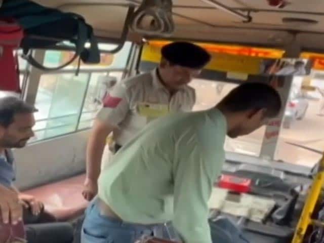 Video: दिल्ली गाजियाबाद बॉर्डर पर पुलिस मुस्तैद, हो रही वाहनों की चेकिंग | देखें Ground Report