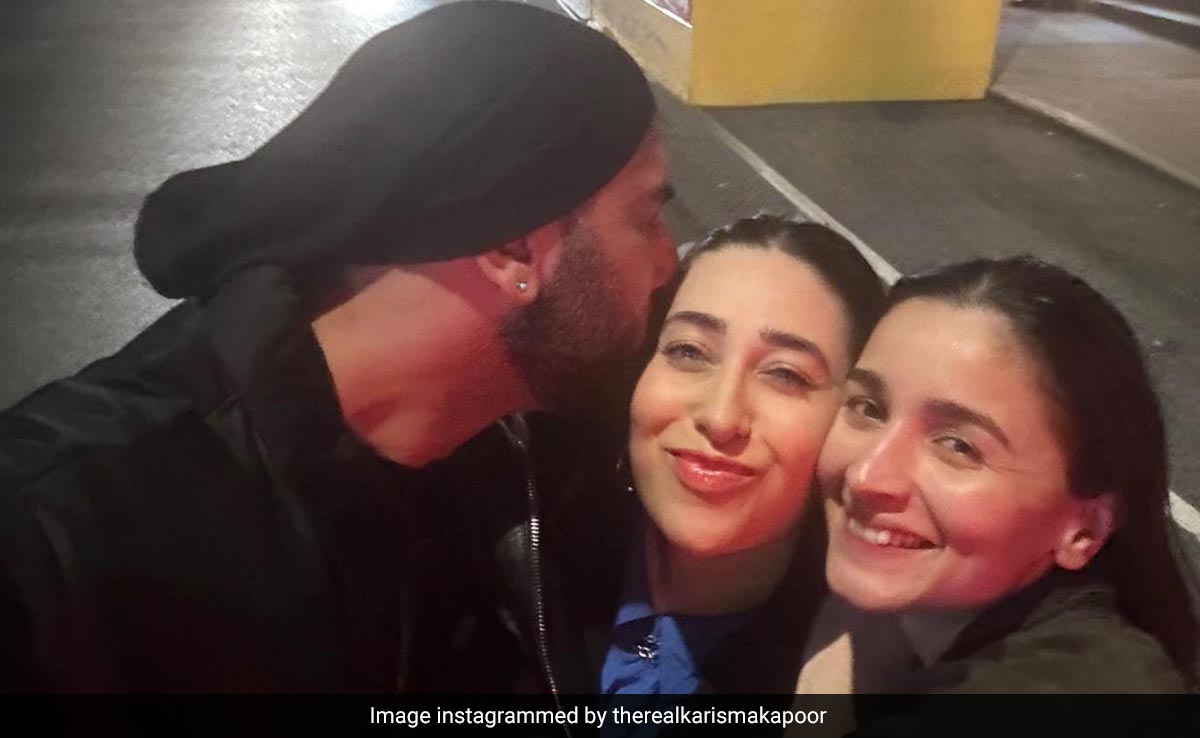 When In New York, Do As Alia Bhatt, Ranbir And Karisma Kapoor Do