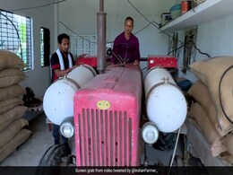 किसान का कारनामा देख नहीं होगा यकीन, जुगाड़ से बना दिया CNG से चलने वाला ट्रैक्टर, बचेंगे डीजल के पैसे किसान का कारनामा देख नहीं होगा यकीन, जुगाड़ से बना दिया CNG से चलने वाला ट्रैक्टर, बचेंगे डीजल के पैसे