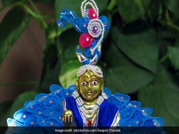 Janmashtami 2023: इस तरह करें जन्माष्टमी पर लड्डू गोपाल का श्रृंगार, मान्यतानुसार कान्हा हो जाएंगे प्रसन्न  Janmashtami 2023: इस तरह करें जन्माष्टमी पर लड्डू गोपाल का श्रृंगार, मान्यतानुसार कान्हा हो जाएंगे प्रसन्न