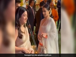 पुष्पा की श्रीवल्ली क्लिक करवा रही थी फोटो, साइड से गुजरी श्रद्धा कपूर ने किया अनदेखा तो एक्ट्रेस का यूं आया रिएक्शन पुष्पा की श्रीवल्ली क्लिक करवा रही थी फोटो, साइड से गुजरी श्रद्धा कपूर ने किया अनदेखा तो एक्ट्रेस का यूं आया रिएक्शन