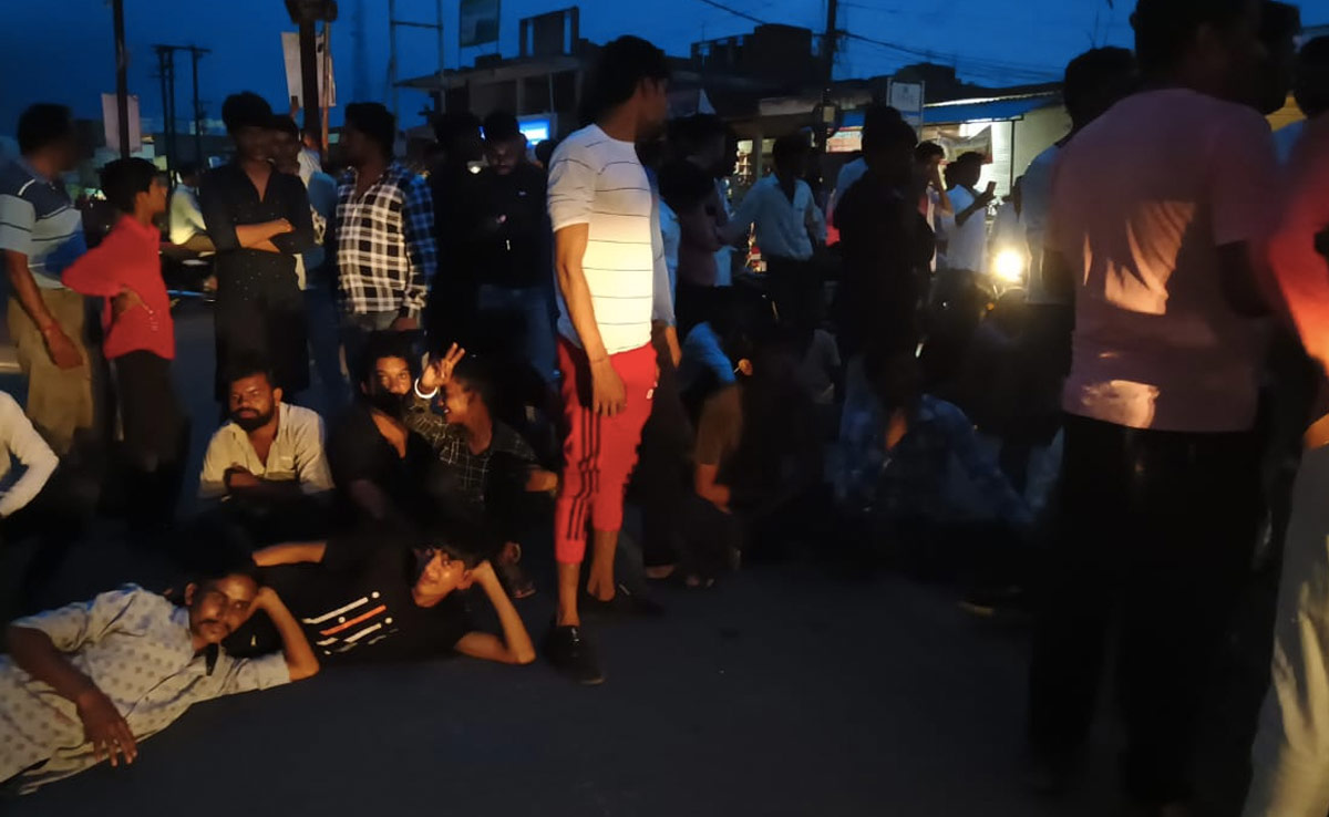 शिवपुरी में 20 दिनों से बिजली की कटौती, नाराज लोगों ने किया चक्का जाम...क्या बोले विभाग वाले? 