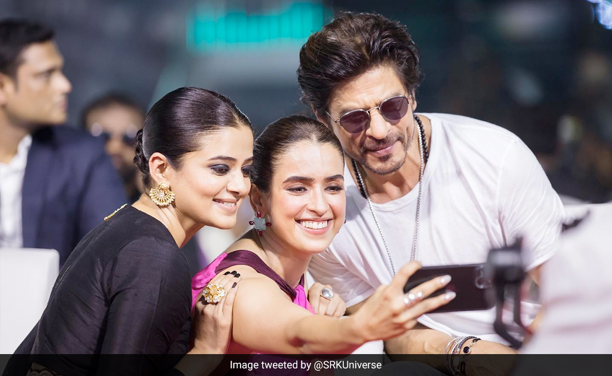 <i>Jawan</i>: Why Shah Rukh Khan Ensured Priyamani Danced Next To Him In <i>Zinda Banda</i> - "She Is My Dance Teacher"