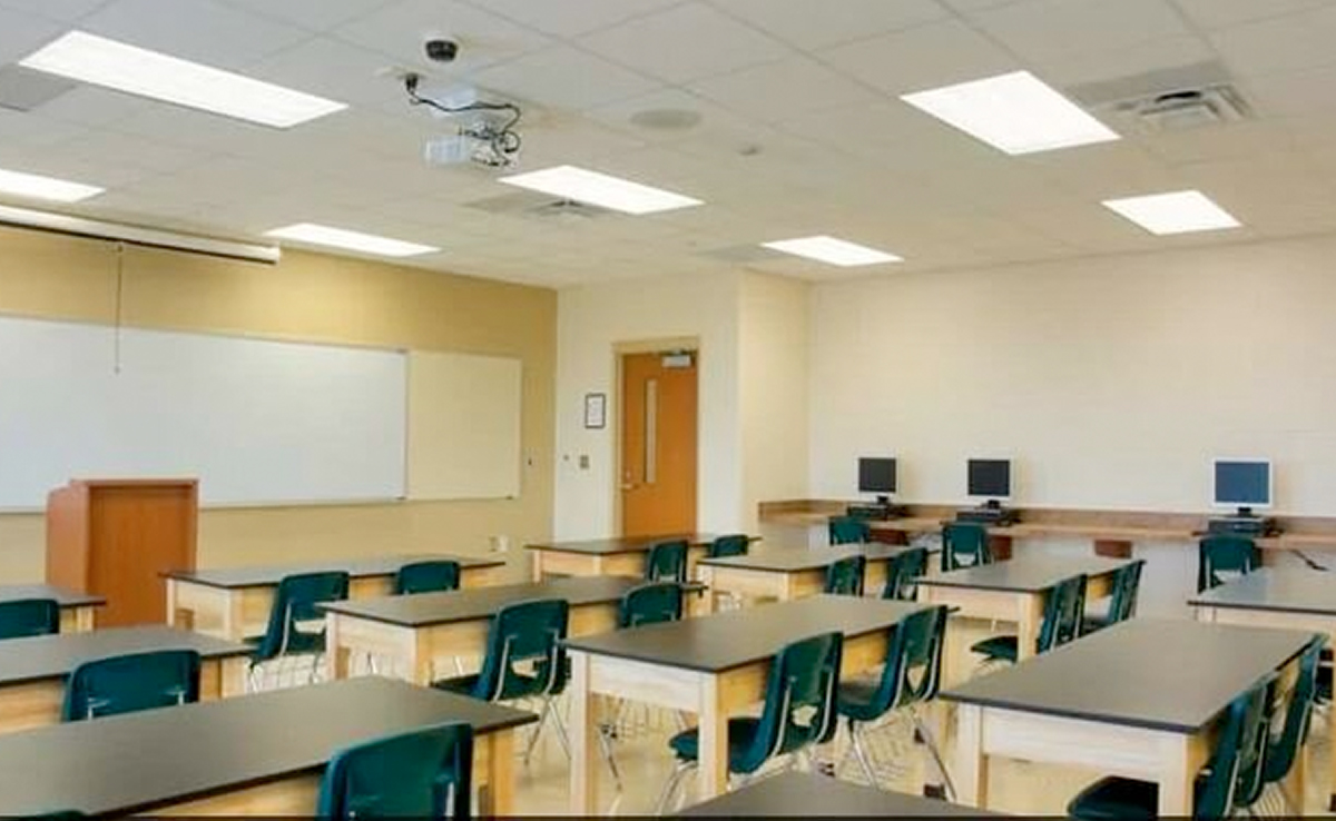 इंदौर : सरकारी विद्यालय के शिक्षकों ने खुद चंदा करके गरीब बच्चों के लिए बनाई 'स्मार्ट' क्लास