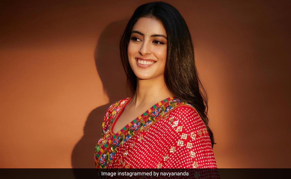 Navya Naveli Nanda's Ganesh <i>Utsav</i> Saree Gets Big Love From Suhana Khan, Kunal Kapoor