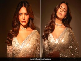 There's No Better Festive Pairing Than Esha Gupta's Glam Makeup With Her Silver <i>Saree</i> There's No Better Festive Pairing Than Esha Gupta's Glam Makeup With Her Silver <i>Saree</i>