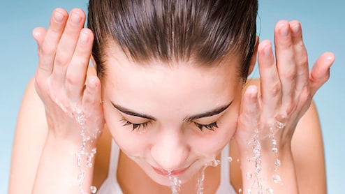 Skip Too Many Products, Follow This Expert-Recommended Simple 3-Step Skincare Routine