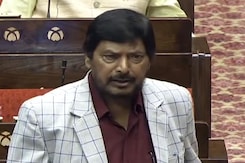 महिला आरक्षण पर रामदास अठावले के पोएटिक भाषण ने सांसदों को किया लोटपोट महिला आरक्षण पर रामदास अठावले के पोएटिक भाषण ने सांसदों को किया लोटपोट