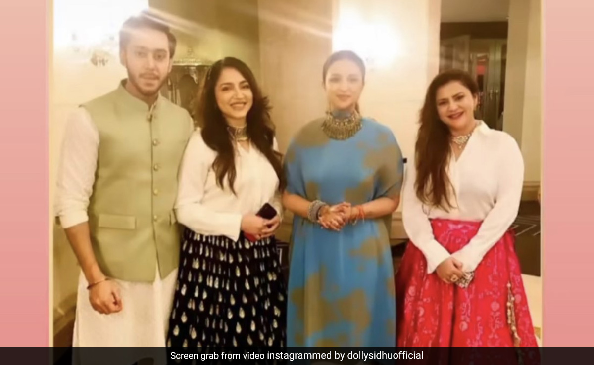 Parineeti Chopra's <i>Mehendi</i> Look Is Colourful In A Blue Printed Kurta Set
