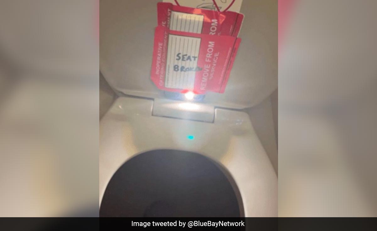 US Teen Finds Hidden iPhone Taped To Plane's Toilet Seat, FBI Begins Probe