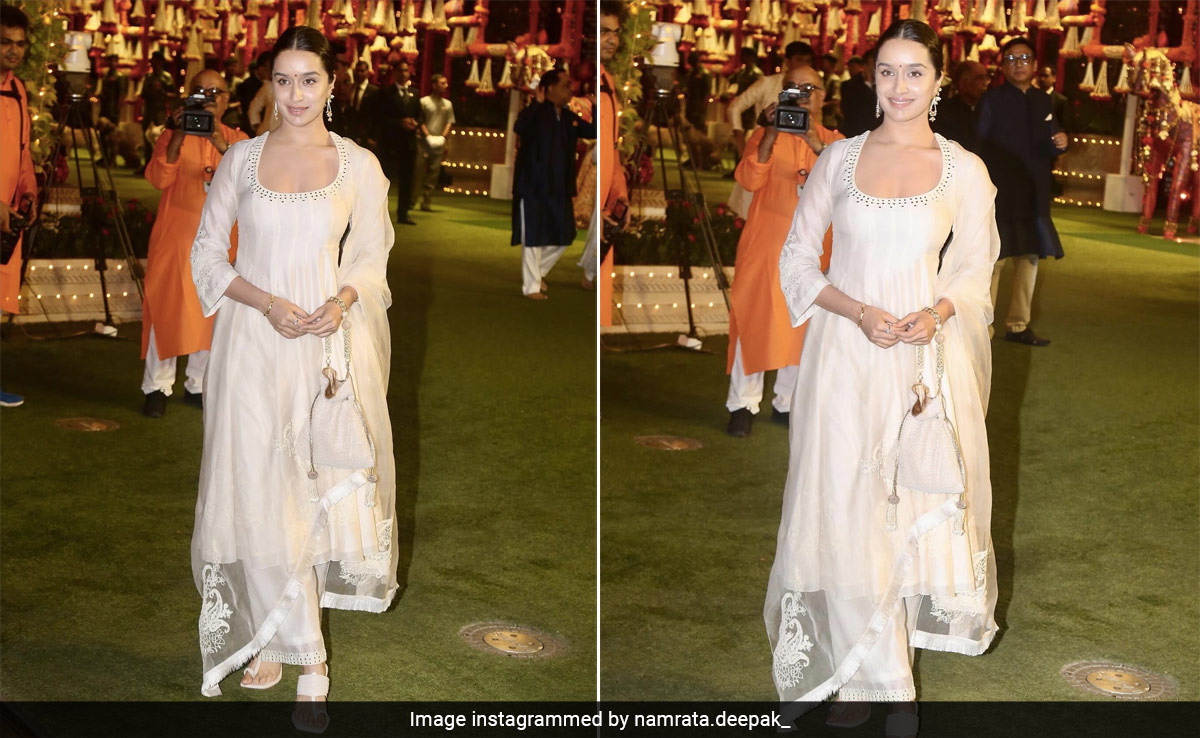Like Shraddha Kapoor In A Rs 36K <i>Anarkali</i> Suit, Subtle Ethnic Style Is Super Chic This Festive Season