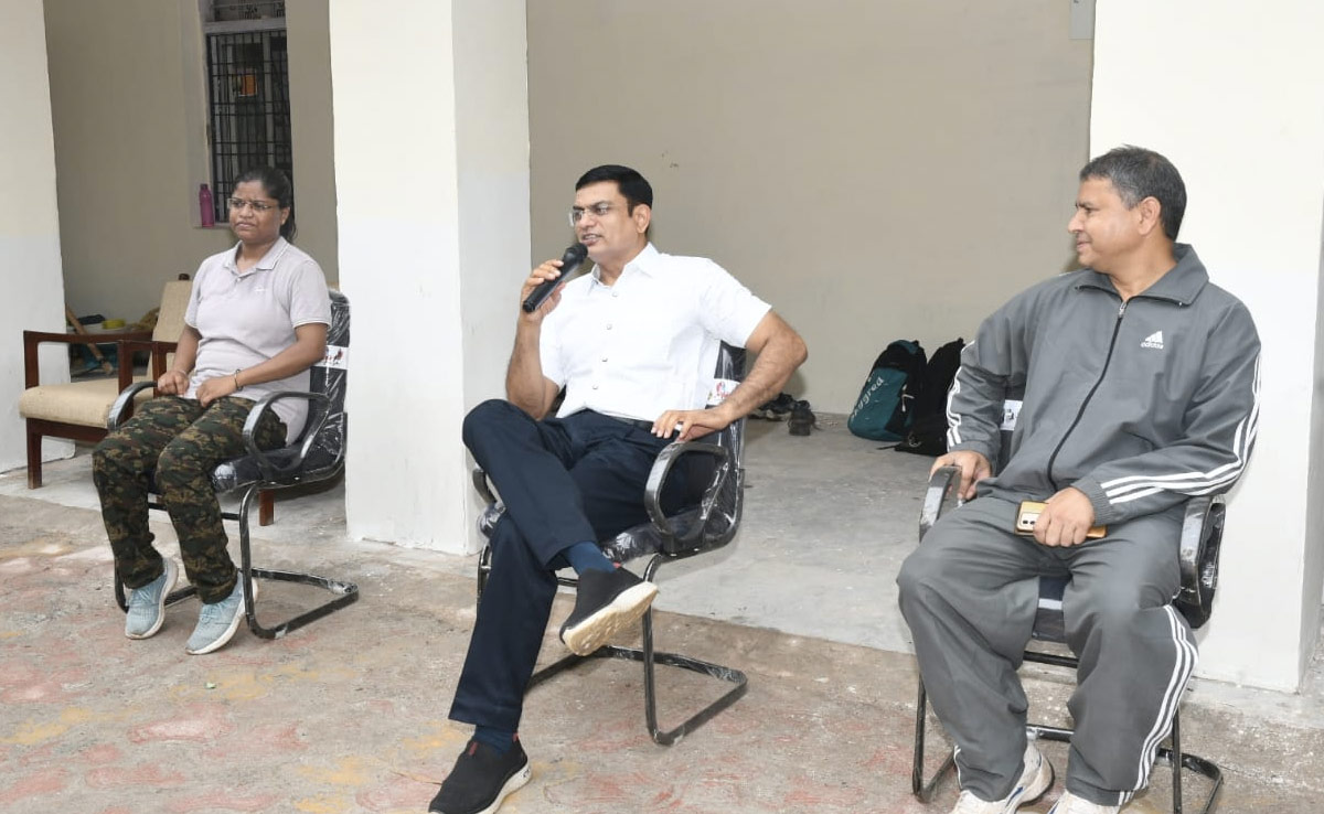 जबलपुर में चल रही है निःशुल्क "एसपी की पाठशाला", जिले के SP ने छात्रों का किया मार्गदर्शन