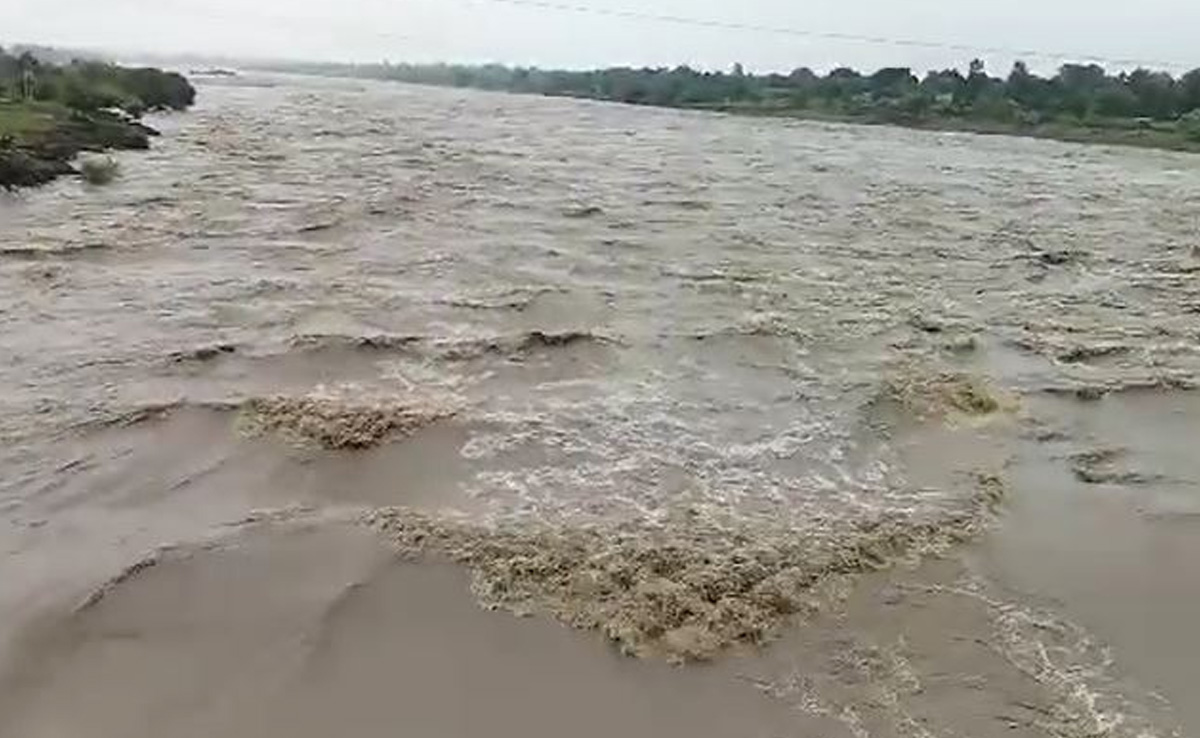 मंदसौर : भारी बारिश के बाद चंबल उफान पर, भगोर में सीमावर्ती घरों में घुसा पानी