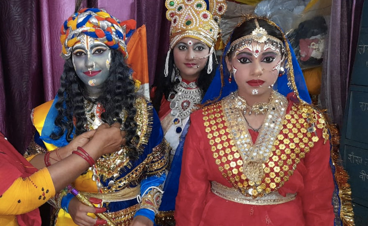 Janmashtami : मिलिए रेखा श्रीवास्तव से, 24 साल से कृष्ण और राधा को तैयार कर रही हैं