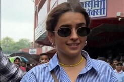 'जवान' देखने के बाद थिएटर के बाहर दिखीं सान्या मल्होत्रा  'जवान' देखने के बाद थिएटर के बाहर दिखीं सान्या मल्होत्रा 