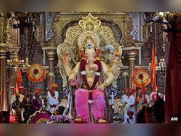 लालबागच्या राजाच्याच्या चरणी एकूण दान किती? आकडा ऐकून डोळे फिरतील लालबागच्या राजाच्याच्या चरणी एकूण दान किती? आकडा ऐकून डोळे फिरतील