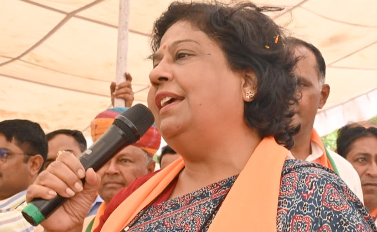 BJP की परिवर्तन संकल्प यात्रा में प्रियंका गांधी का जिक्र, जानें क्या बोल गईं अलका गुर्जर?