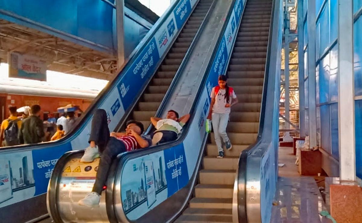 सतना : 70 लाख की लागत का escalator हुआ 'बेकार', बुजुर्गों, विकलांगों की बढ़ी परेशानी