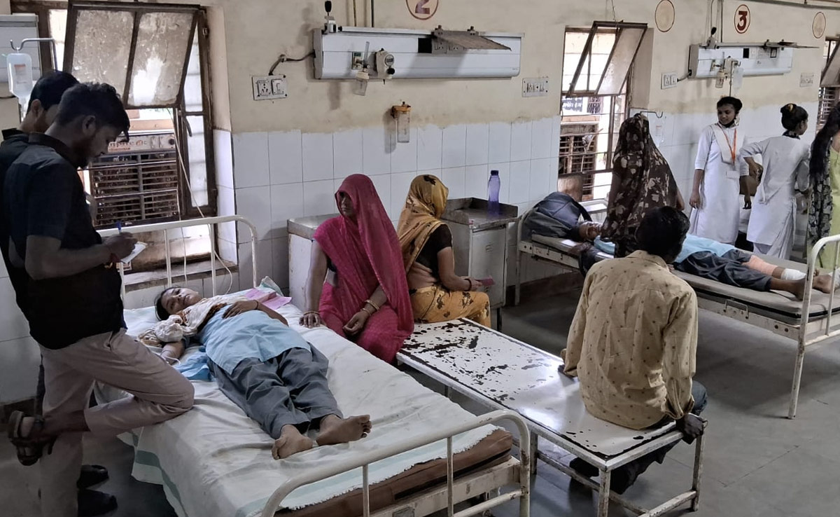 बूंदी: स्कूल की सीढ़ी टूटने से 5 छात्र-छात्राएं घायल, परिजनों ने घटिया निर्माण का लगाया आरोप