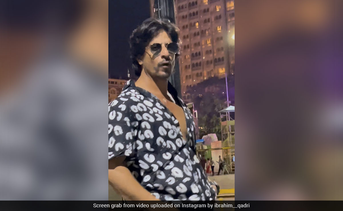 Shah Rukh Khan's Lookalike Dances To <i>Jawan</i> Song, Wins The internet