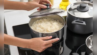 कुकर में खिले-खिले क्यों नहीं बनते हैं चावल? शेफ प्रतीक ने बताई एक ट्रिक, जिससे मोती दाने जैसे बनेंगे चावल