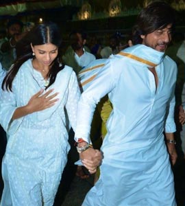This Pic Of Shah Rukh Khan And Daughter Suhana From Tirupati Has The Internet's Heart