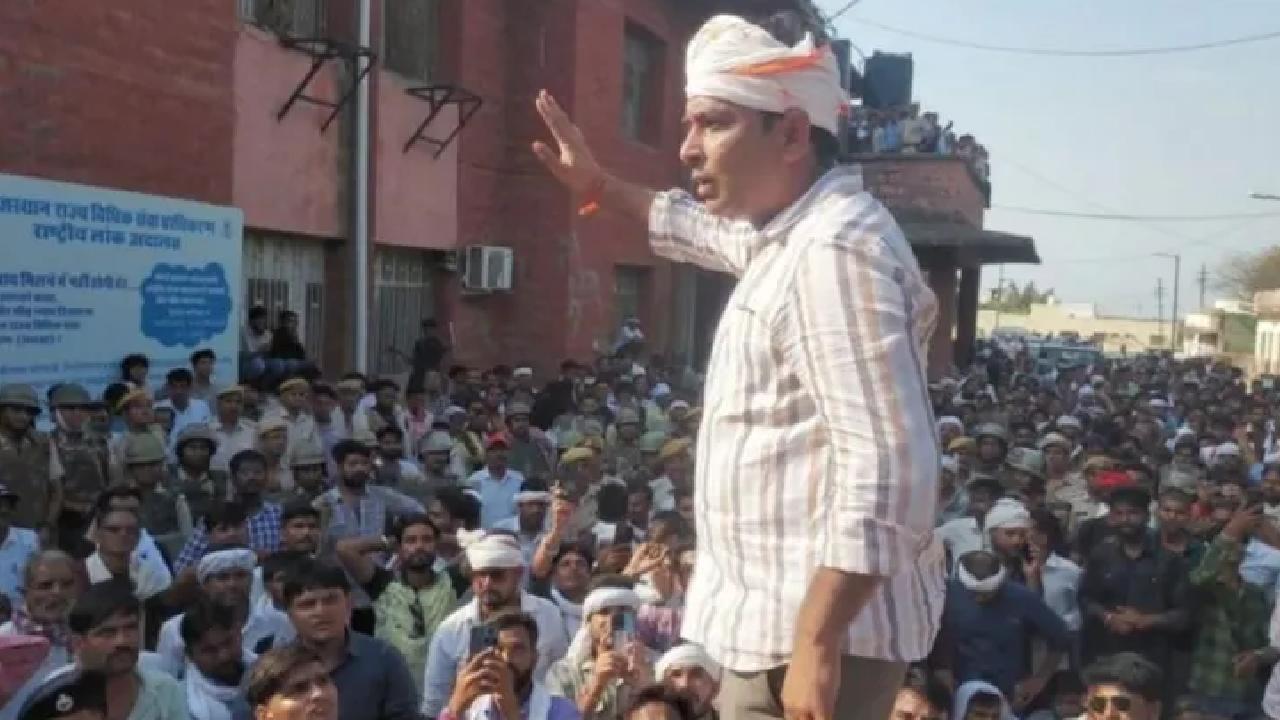 Baran में Naresh Meena को जमानत मिलने के बाद लोगों ने किया प्रदर्शन