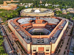 संसद भवन में फर्जी आधार कार्ड दिखाकर एंट्री करने की कोशिश में तीन गिरफ्तार संसद भवन में फर्जी आधार कार्ड दिखाकर एंट्री करने की कोशिश में तीन गिरफ्तार