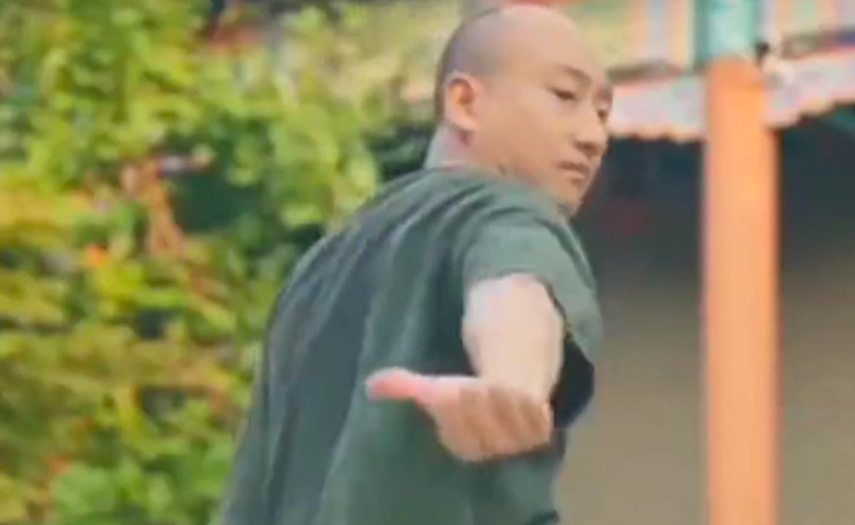 Viral Video : कंधे में है दर्द तो 10 सेकंड के इस एक्सरसाइज में हो जाएगा तुरंत ठीक