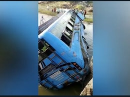 Madhya Pradesh: खरगोन में बड़ा हादसा, यात्रियों से सवार बस पुलिया से नीचे गिरी 