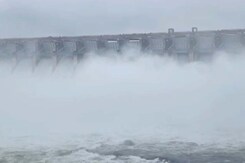 Gujarat Villages On High Alert After Water Released From Ukai Dam Gujarat Villages On High Alert After Water Released From Ukai Dam