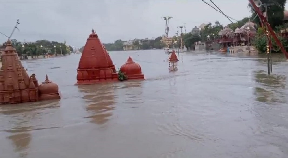 उज्जैन में भारी बारिश : शिप्रा नदी के मंदिर जलमग्न, एनडीआरएफ अलर्ट पर
