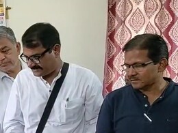 Katni: जिला अस्पताल में कर्मचारियों के शोषण के आरोप पर भारतीय मजदूर संघ ने सौंपा ज्ञापन