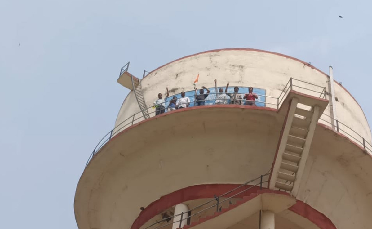 Jhalawar: पेट्रोल लेकर पानी की टंकी पर चढ़े BJP के 4 पार्षद, आत्मदाह की दे रहे चेतावनी