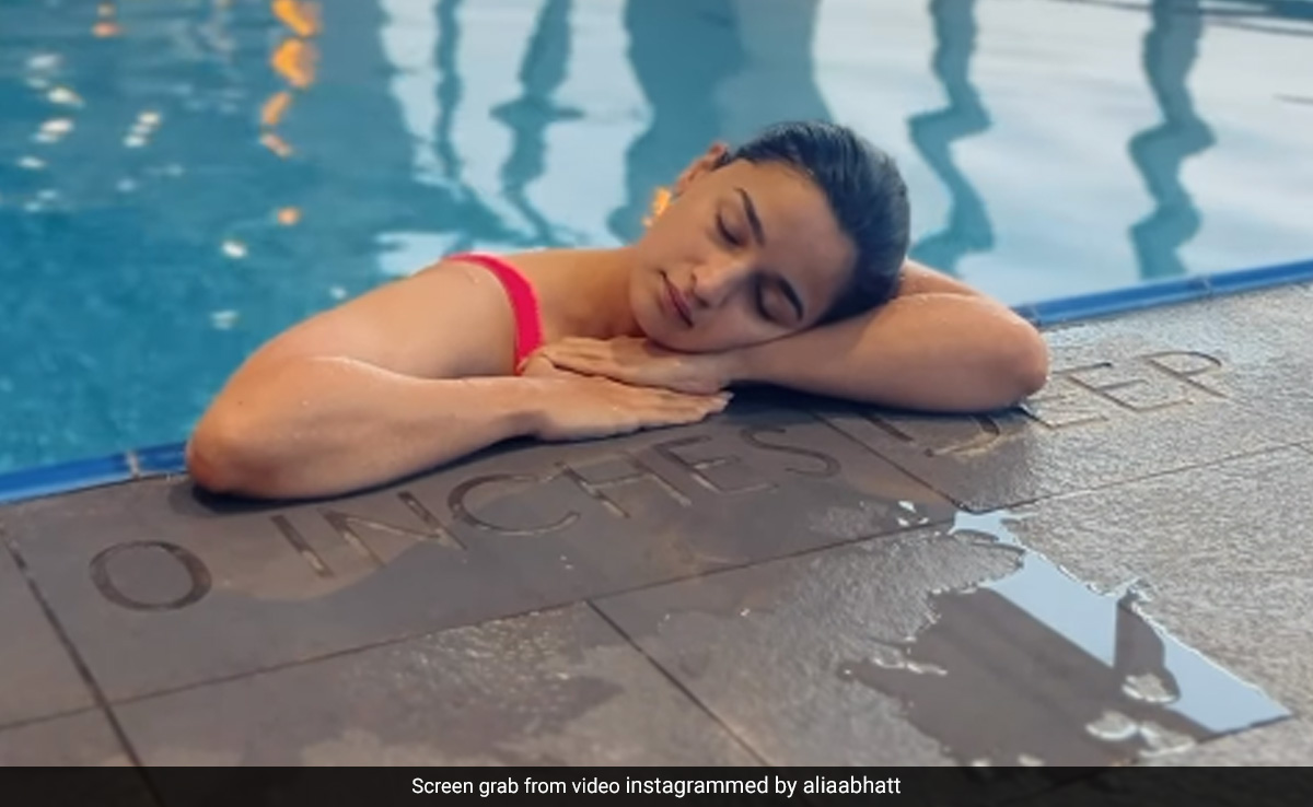 Alia Bhatt's Day Off. Can We (And Arjun Kapoor) Join You In The Pool?