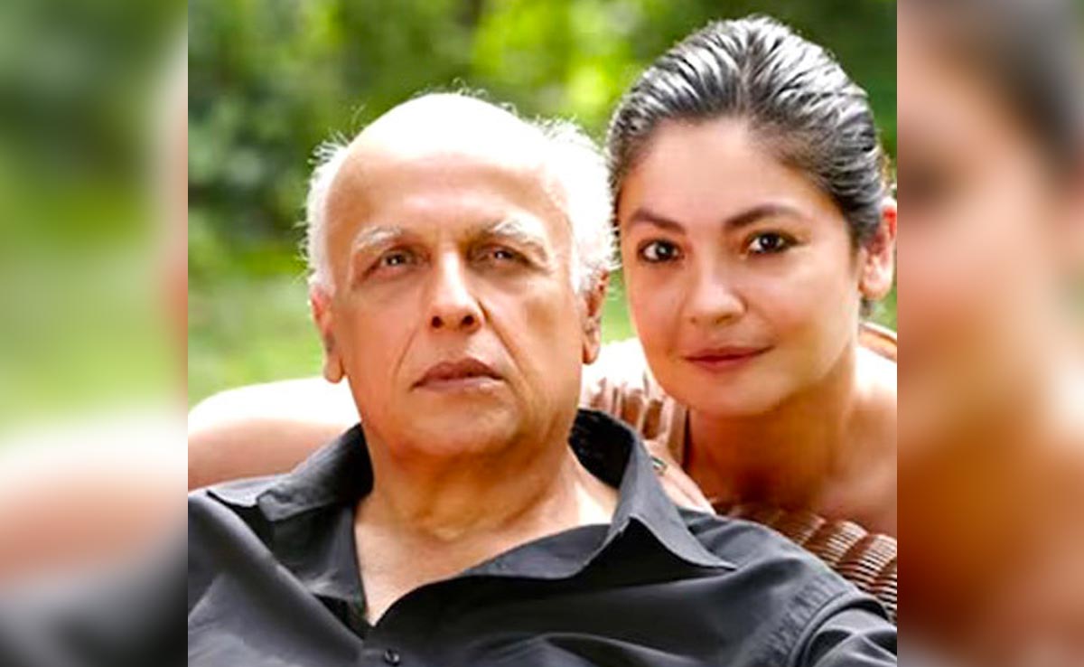 Pooja Bhatt On That Viral Kiss With Dad Mahesh Bhatt: "It Was Absolutely Innocent"