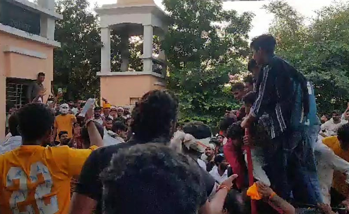 Gwalior : गुर्जर महाकुंभ में बवाल, दर्जनों आधिकारियों की गाड़ियां तोड़ी,  700 उपद्रवियों पर केस दर्ज&nbsp;