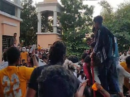 Gwalior : गुर्जर महाकुंभ में बवाल, दर्जनों आधिकारियों की गाड़ियां तोड़ी,  700 उपद्रवियों पर केस दर्ज  Gwalior : गुर्जर महाकुंभ में बवाल, दर्जनों आधिकारियों की गाड़ियां तोड़ी,  700 उपद्रवियों पर केस दर्ज