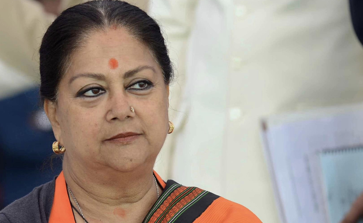 राजस्थान की सियासी रणनीति में शाह और मोदी का खेल, बिना रानी कवर किए गहलोत को मात देगी बीजेपी! राजस्थान की सियासी रणनीति में शाह और मोदी का खेल, बिना रानी कवर किए गहलोत को मात देगी बीजेपी!