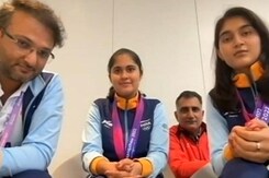 Asian Games 2023: शूटिंग में भारतीय खिलाड़ियों का शानदार प्रदर्शन, पलक ने गोल्ड तो ईशा ने जीता सिल्वर मेडल Asian Games 2023: शूटिंग में भारतीय खिलाड़ियों का शानदार प्रदर्शन, पलक ने गोल्ड तो ईशा ने जीता सिल्वर मेडल