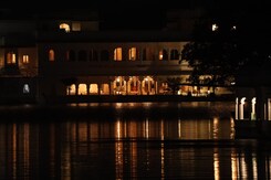 Parineeti-Raghav Wedding: लेक पैलेस के नाइट व्‍यू पर एक नजर